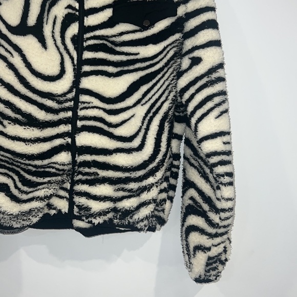 REVOLVE x Plush Stay Warm & Cozy Zebra Sherpa Teddy Jacket Size Small. - Picture 6 of 16